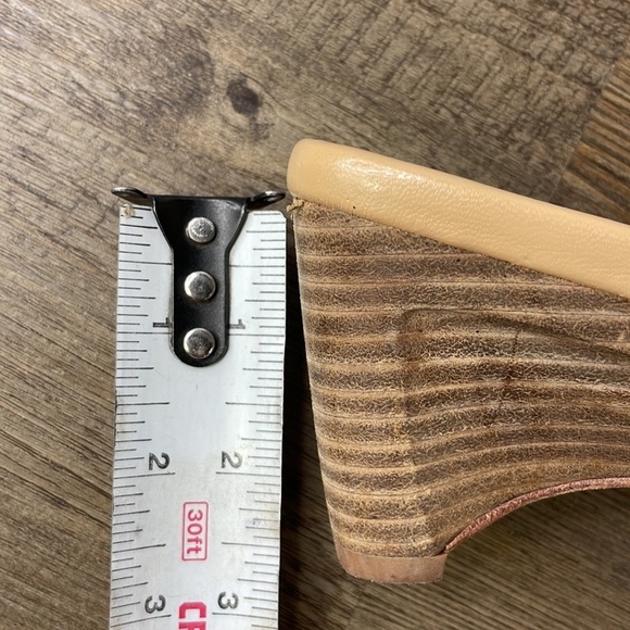 Hype Women’s Cream Tan Beaded Wedge Open Toe Sandal, size 9 - Picture 5 of 8